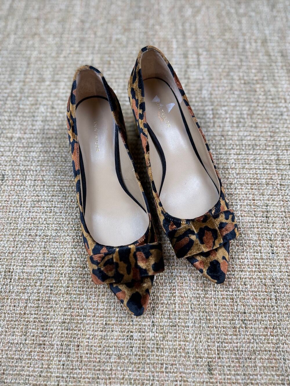 🐆 Ann Taylor Leopard Velvet Bow Block Heel Pumps | Size 7M | Gold Heel